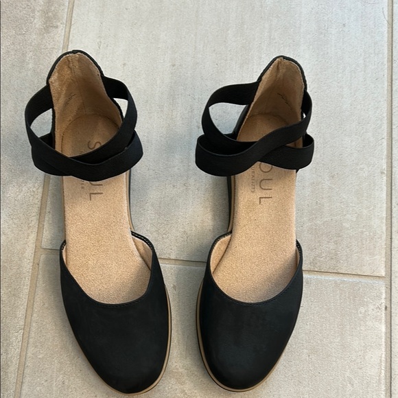 Naturalizer Black Ankle Strap Shoes - Picture 5 of 8